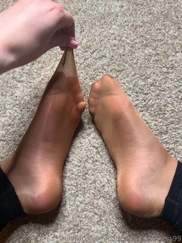 The feeling of pantyhose underneath leggings will never be b..