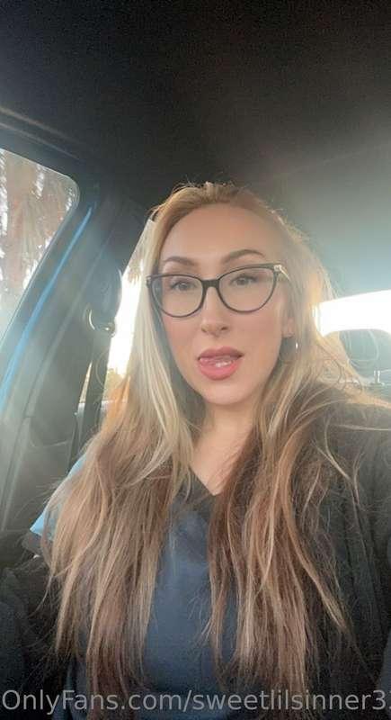 Goodmorning who wants to see me take sexy pics at work today..