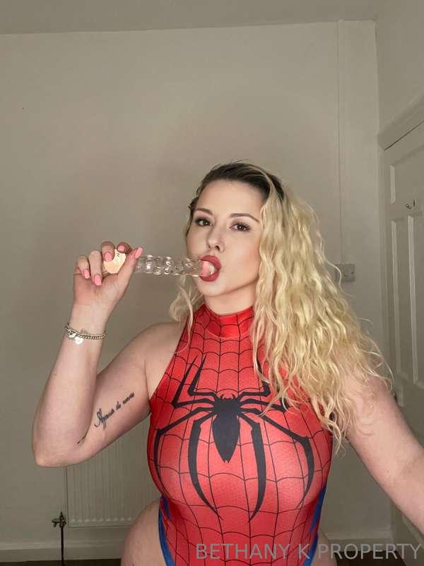 Which toy goes in my ass?🤯