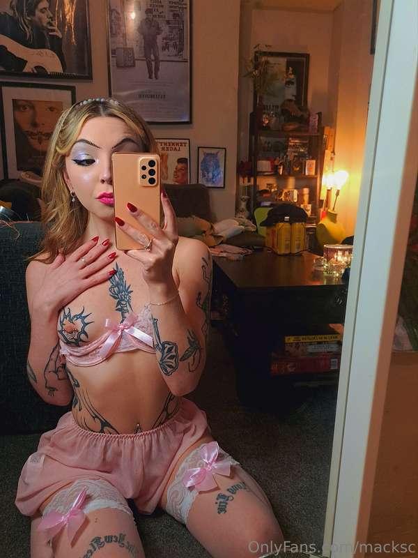 Happy 2025 babys, to more filth & glitter 😈✨️And a big thank..