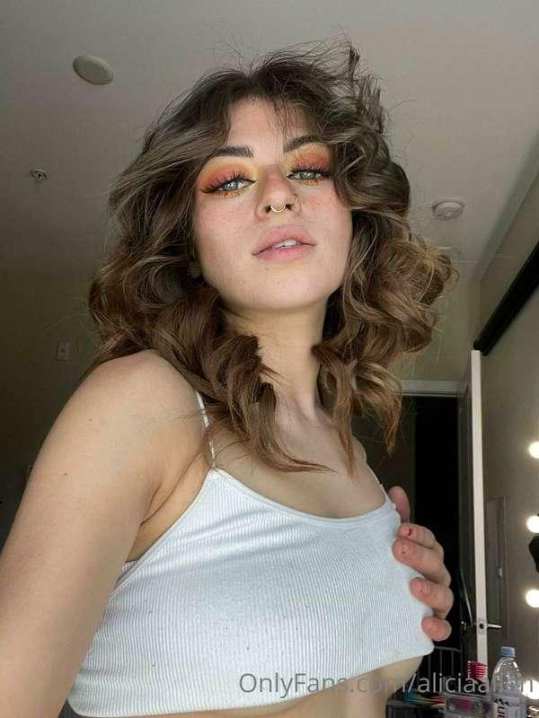 Who the hell can handle this fire right now? 🔥🥵