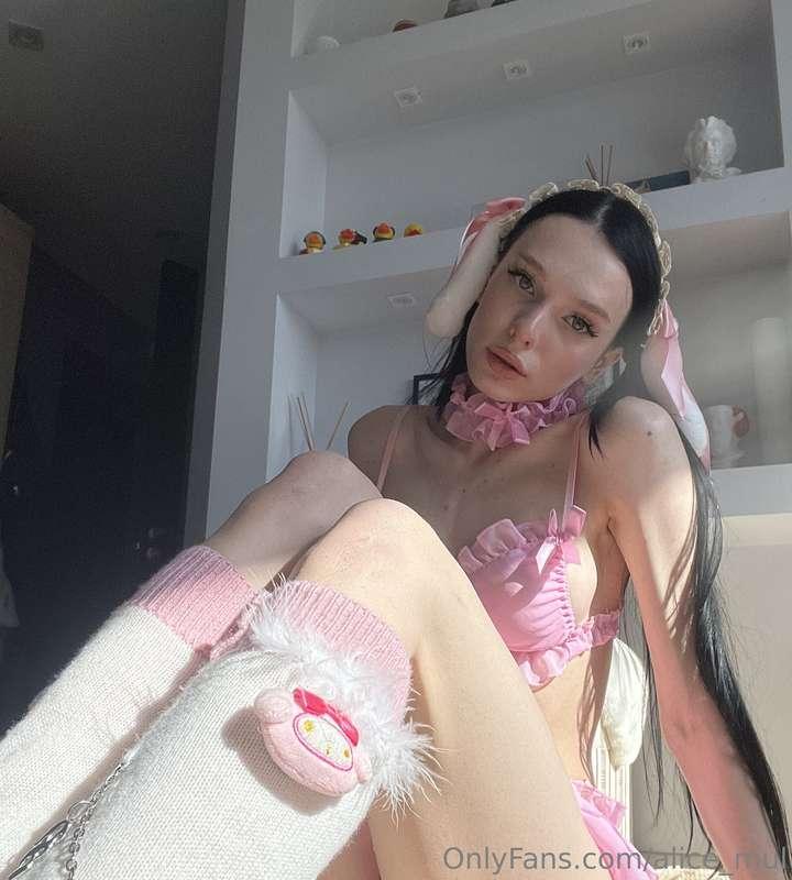 Do you prefer cuties or femme fatales?👀
