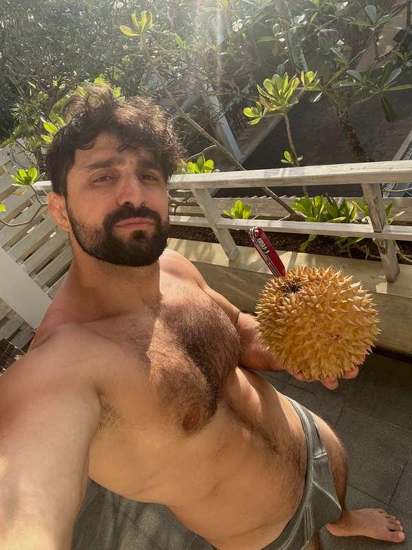 The best fruit in the world 😋 #durian #fruits #food #hairychest #fitboy #cute #beard #fyp #viral #shredded #bulge #alpha 