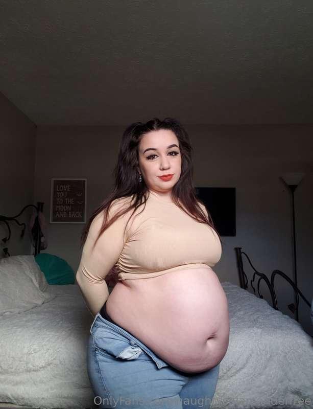 Sun's out, bellies out or however that saying goes 🌞💖