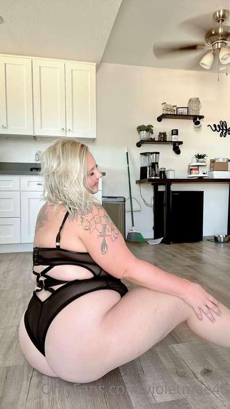Have you ever seen my bondage videos? 🤫 DM me for a FREE cli..