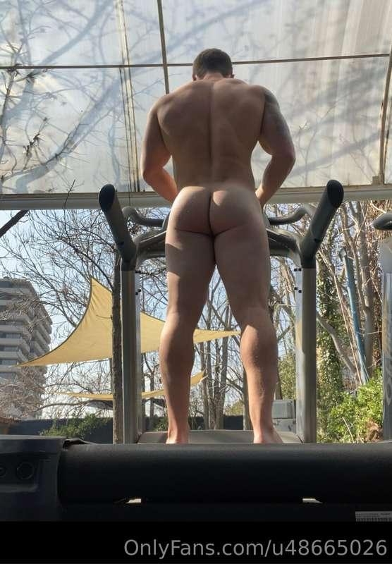 Entrenarías conmigo ?  Would you train with me?