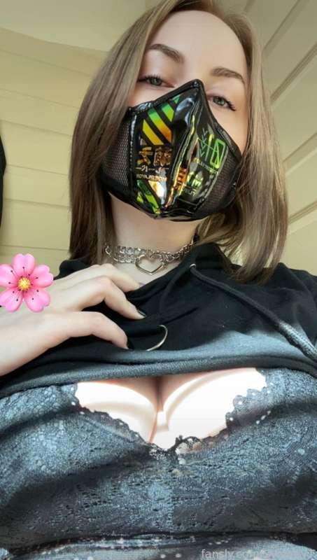 Hey you~ you ready for tonight’s stream? 💕

#fyp #mask #cleavage