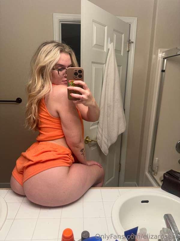 I don’t usually wear orange but I love these new jammies 🧡