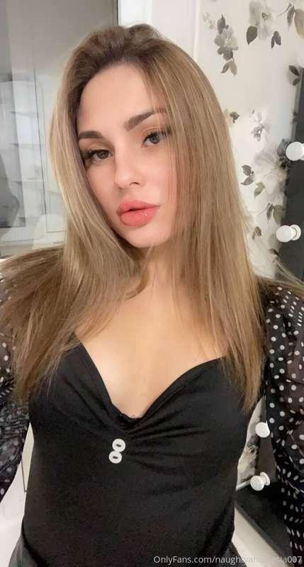 Now I'm lying on the bed, I want to take off my bra😈💦🔥 and s..