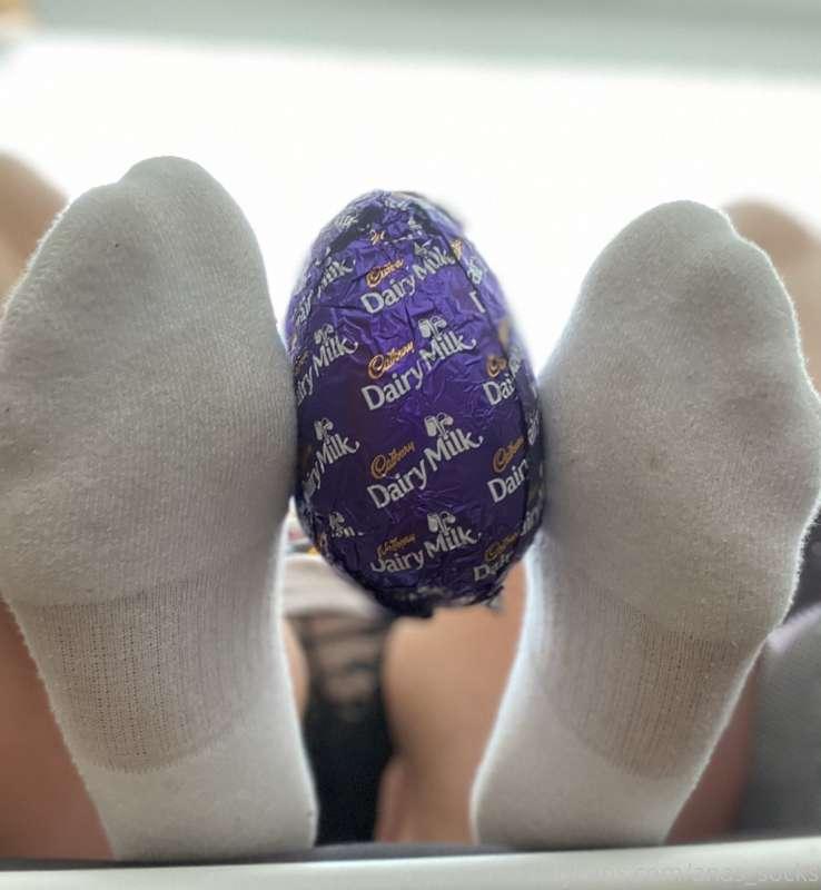 This Easter egg feels so good between my sweaty socks!😉🧦🐣