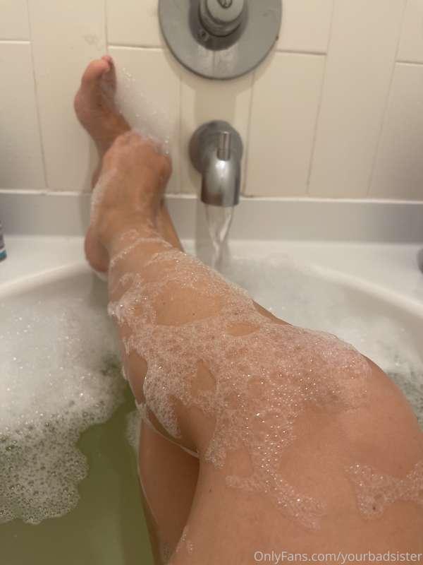 Cum play with me! Open your DMs babe