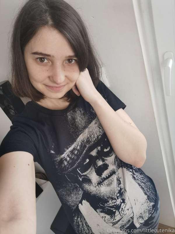 Glasses OFF vs. glasses ON? :P 
Do you want another dildo vi..