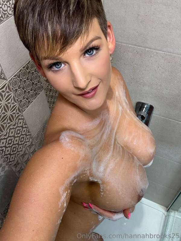 **CLEANING UP AFTER A FILTHY DAY 🚿🛀 XXX**