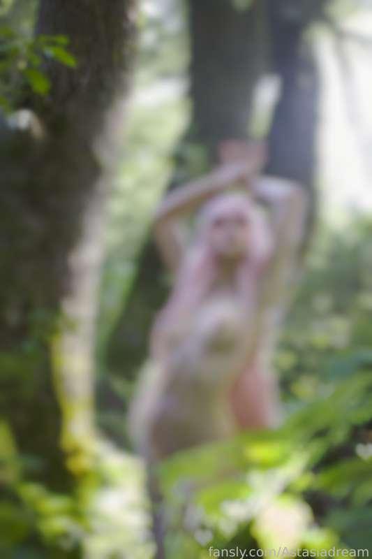 Very Artistically  photos 🤍
Zero Two nude set 🍃🌿 booty &amp; breast 