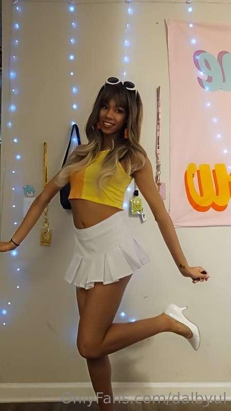 Do you like mini skirts? 

I'm so ready for summer, my ass i..