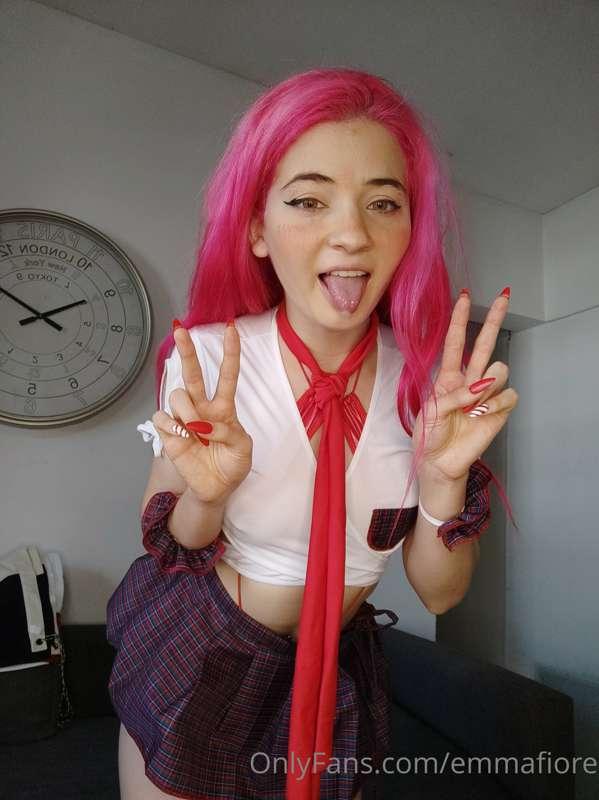 🔴Im  ON in Twitch 🔴 https://www.twitch.tv/emmafiore10
------..