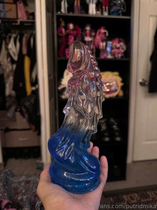 new set dropping tomorrow! got a new toy for it too 🥵💦