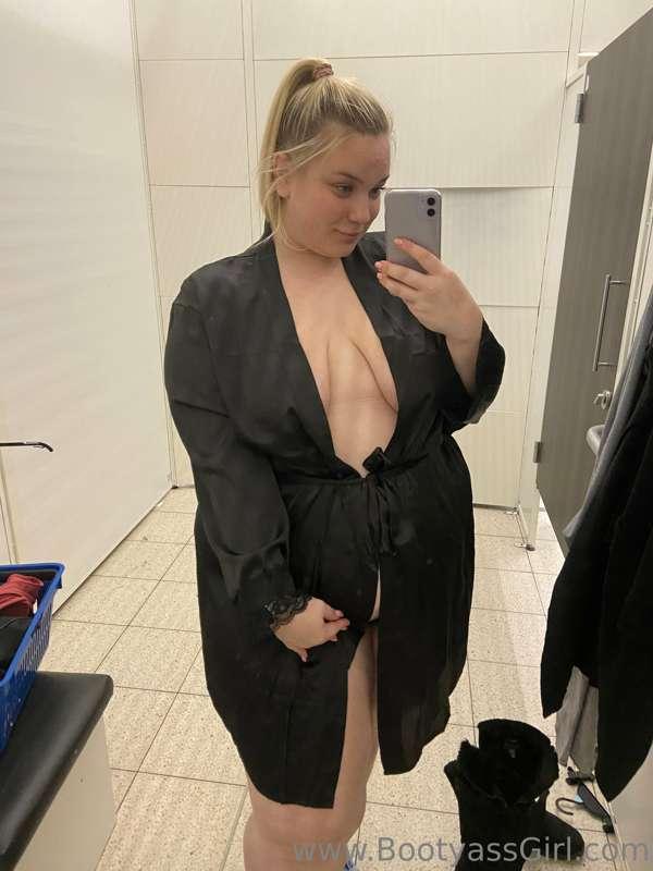 Like for more photos ❤️🍒🍑
