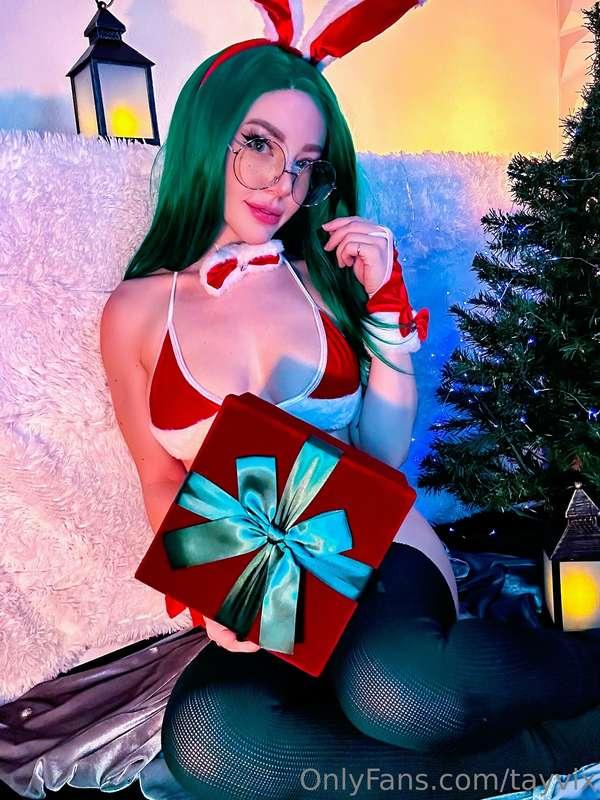 HAPPY HOLIDAYS CUTIES! Sorry for the lack of content this we..
