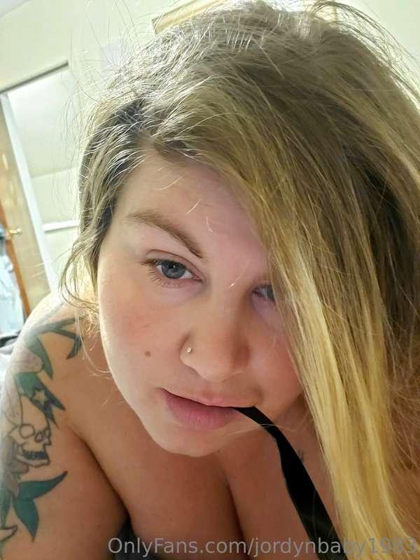 Goodmorning!! Just woke up who wants to play? 😈
