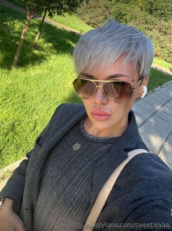 Hi! My friend @karinasnowwhite created her onlyfans today 🥰S..