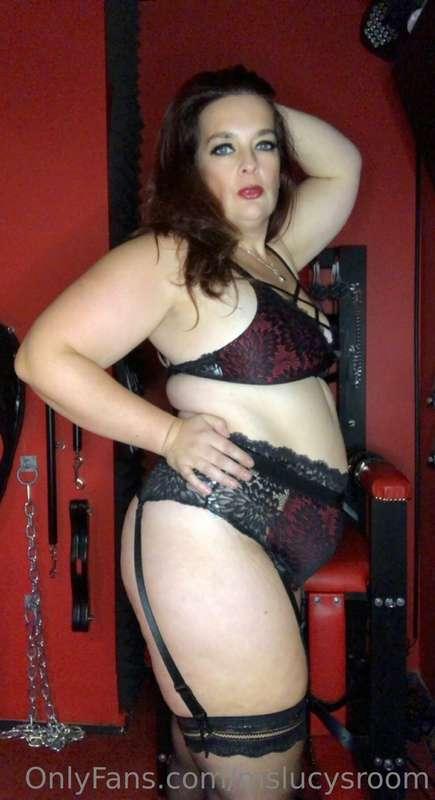 I haven’t shown you the full glory of this outfit yet, have ..