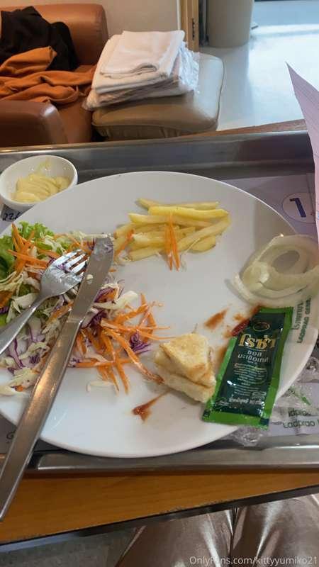 Now I sick. food poisoning
Stay in hospital. But not covid-1..