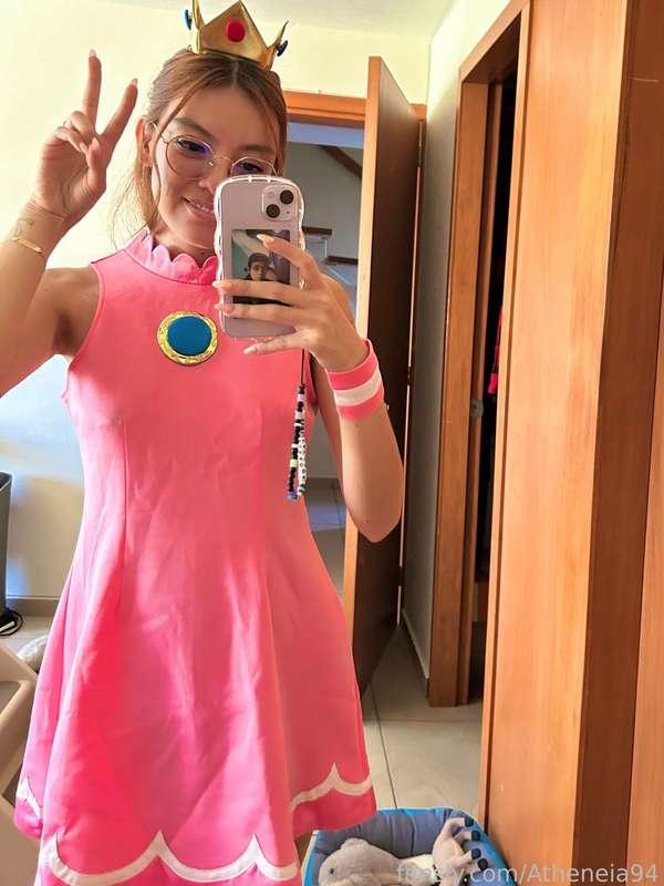 This are my last shots as princess peach, some topless selfie at the mirror; just before having some pleasure and fun! Ready to be banged! I have a surprise for u later!

#fyp #teen #topless #smalltits #cosplay #costume #princess #legs #brunette 