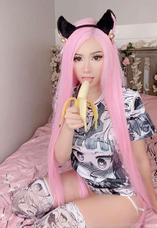 Wanna see this full video of me playing with this banana? Go..