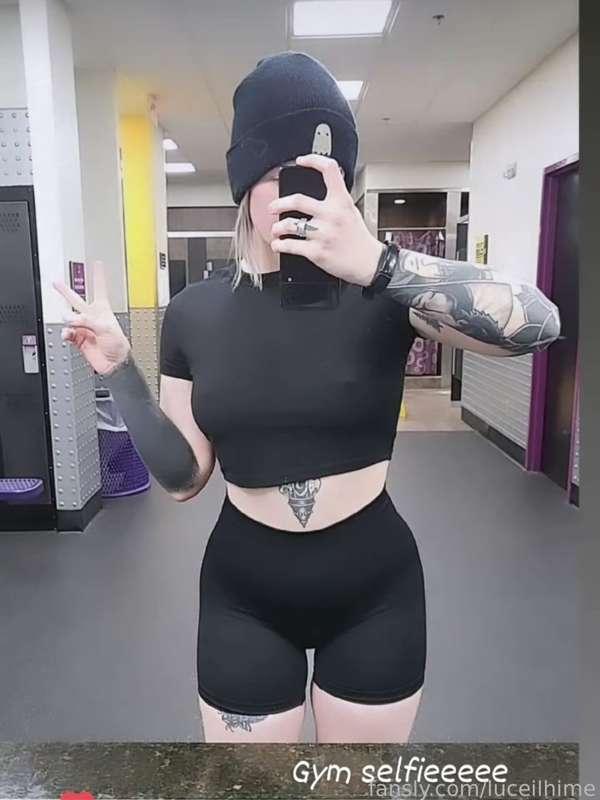 Lil gym selfie 💪

#fyp #followme #gym #curvygirl