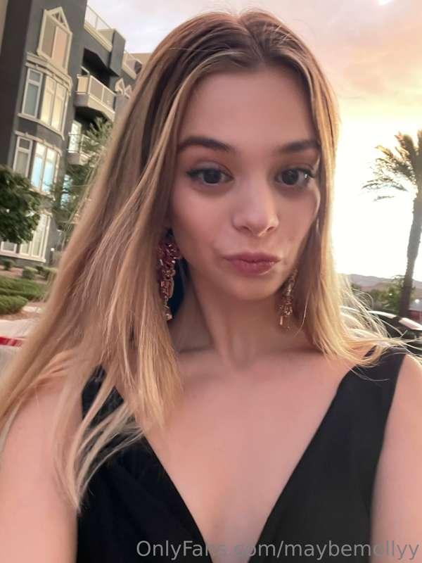 Do you like my earrings? Now all that's missing is a pearl n..