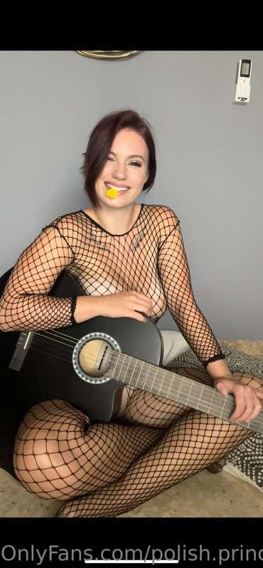 I’m your love song 🎵 🖤🎸