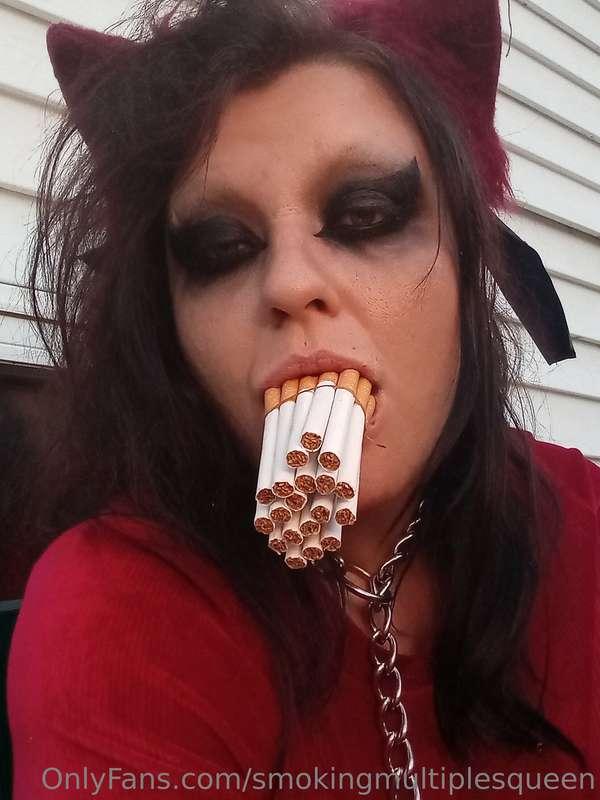 extremesmokingqueen image #0
