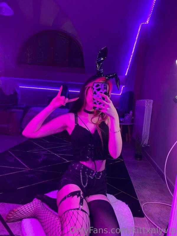 goth kittxnly best kittxnly? those fishnets kinda stopped al..