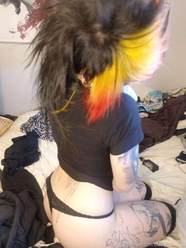 Good morning! Here are a couple pictures o took before I dye..
