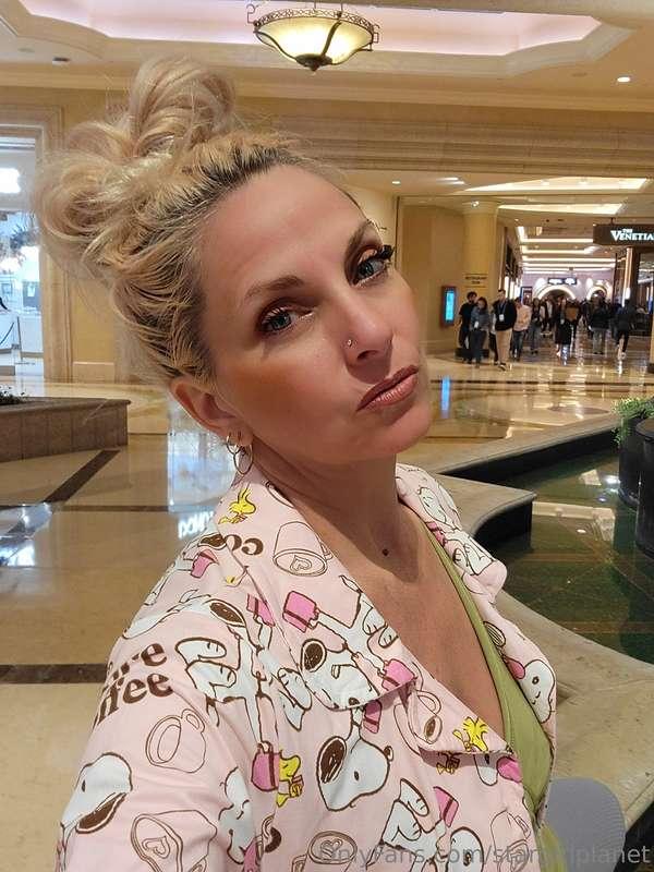 Pajama Party 🥳 🎉 and I'm comingVenetian 