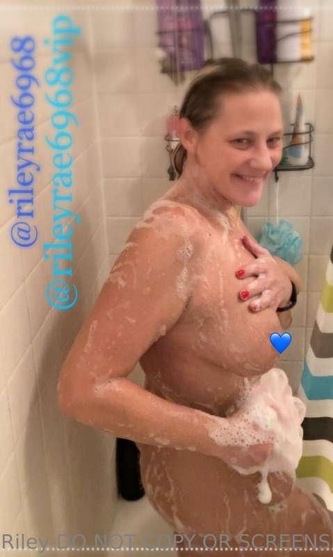 Shower time 🚿🧼
Will you cum join me 🍌💦
ᴛɪᴘs ᴀʀᴇ ᴀʟᴡᴀʏs ʀᴇᴡᴀʀ..