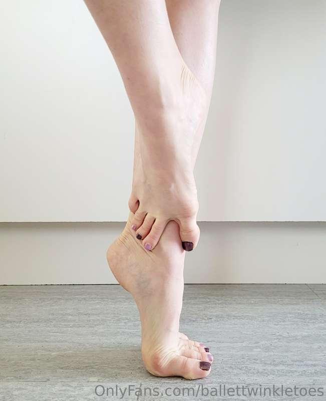 My legs are so pasty this time of year 🙈👣🌞