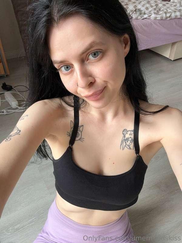 Feeling fresh and confident, just a simple look with a playf..