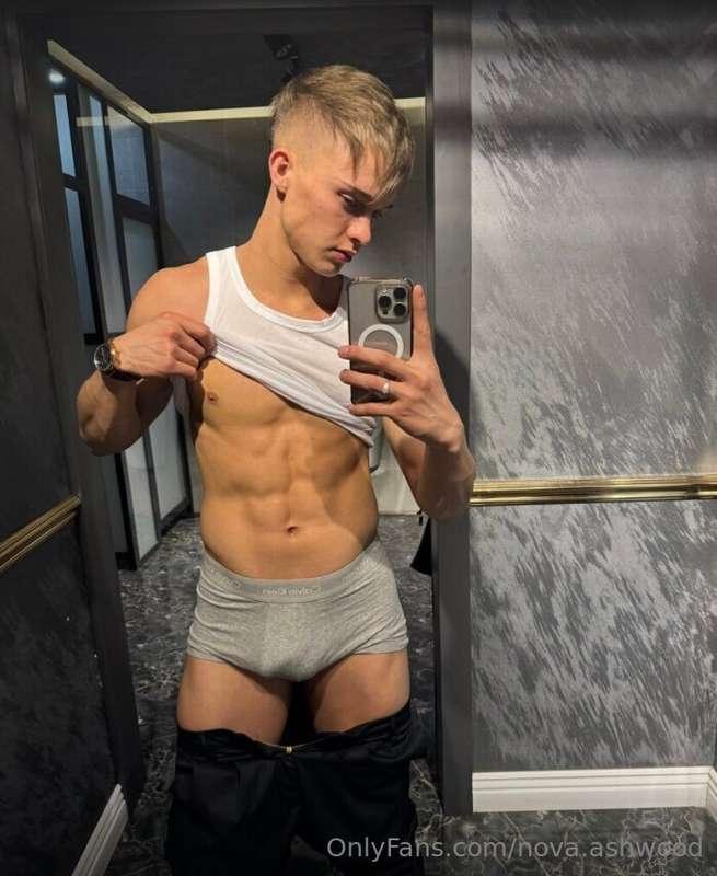 One glance won’t be enough… but it’s a start. 😉🔥