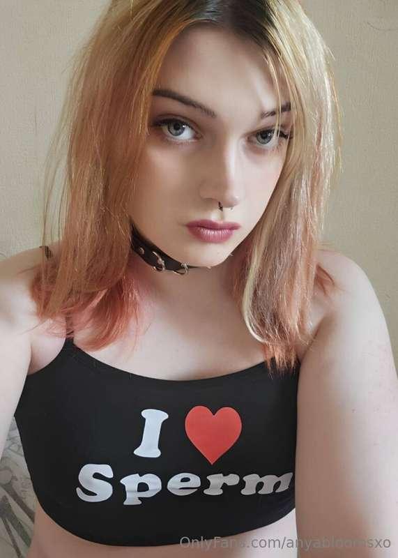 A hot transsexual whore @merlinkitty is ready to fulfill all..