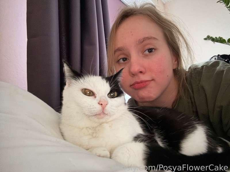 which one of us is cuter?

#soft #uwu #kawaii #chubby #blonde #natural #nomakeup #teen #selfie #18