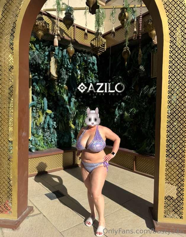 I’m ready for pool season! This was last year 👙 