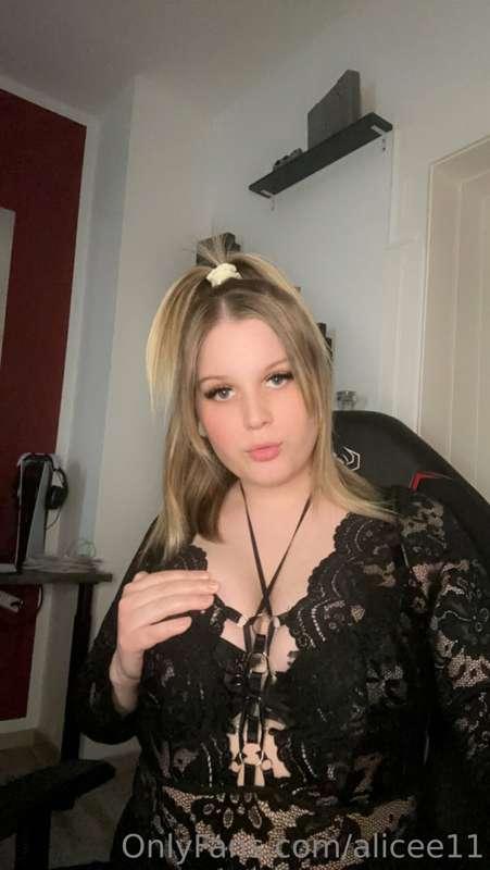 Na Baby hast du schon Pläne fürs Wochenende?😚😁

Well baby do..