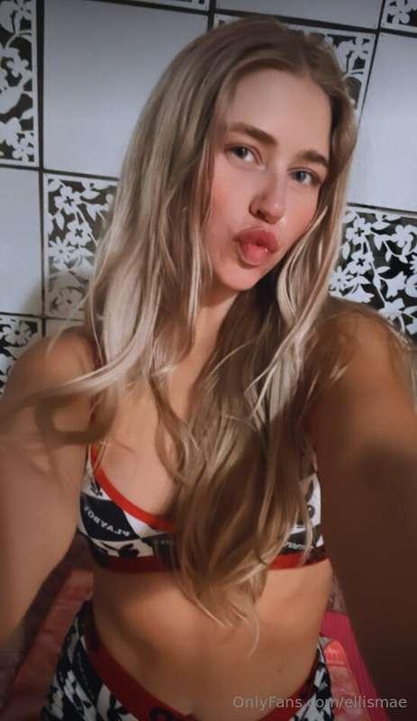 About to shower, are you gonna join or just watch?👀