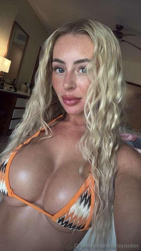 Cutie @brooklynreed is the naughtiest blonde on here 🤭FREE V..