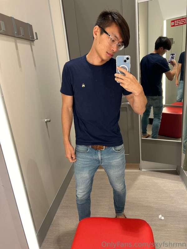 Anybody wanna have some fun in the fitting room? You can wat..
