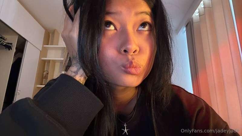 wanna know whats on my mind? dm me 😏