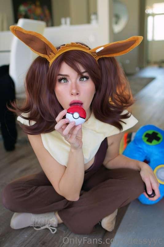 E-evee what are you doing with that pokeball? 😳😤

Should I d..