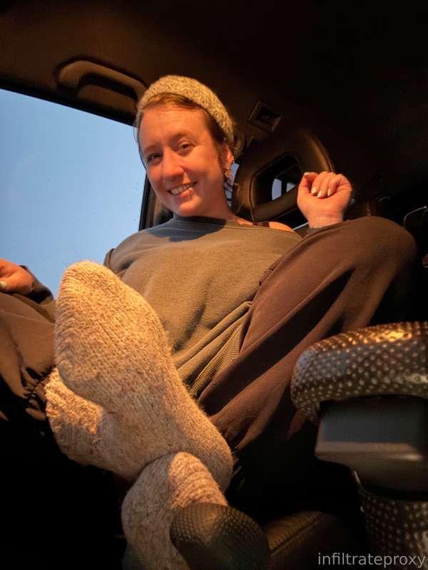 Check your inbox if you want to see me playing with my feet ..
